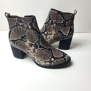 NWOT BLONDO noa  waterproof snakeskin ankle bootie